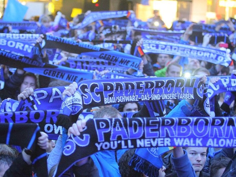 Der SC Paderborn feiert den Aufstieg in die Bundesliga.