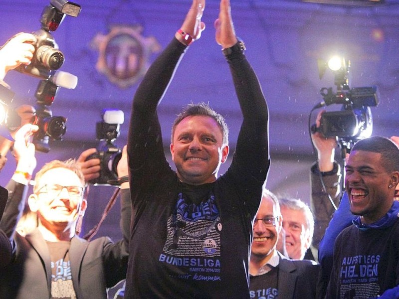 Der SC Paderborn feiert den Aufstieg in die Bundesliga: Feier am Rathaus.