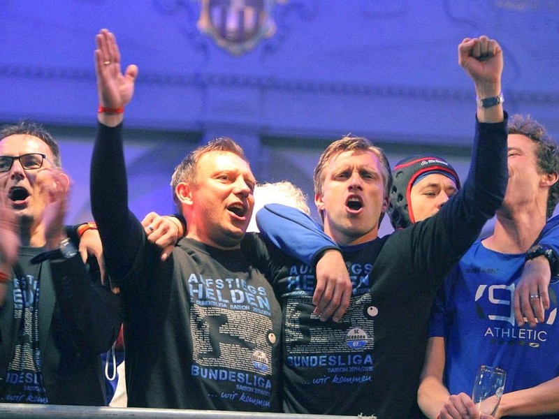 Der SC Paderborn feiert den Aufstieg in die Bundesliga: Feier am Rathaus.