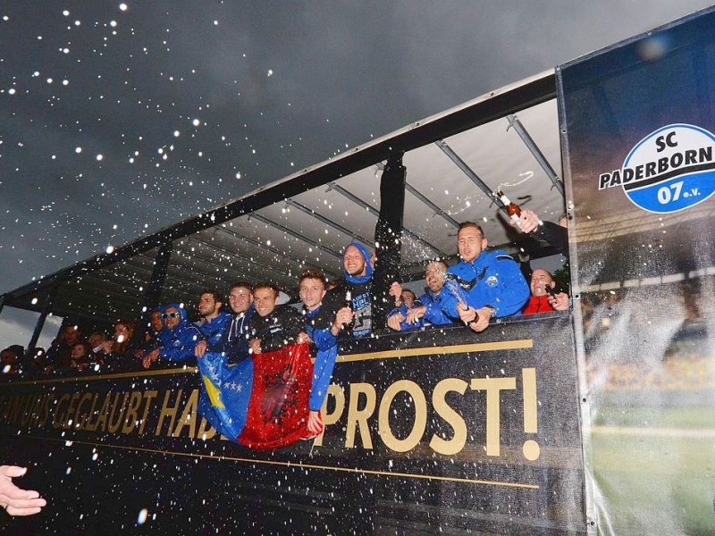 Der SC Paderborn feiert den Aufstieg in die Bundesliga: Feier am Rathaus.