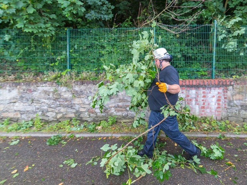 Essen Werden - Unwetter am Pfingstmontag - schwere Sturmschäden in Essen - Werden - Feuerwehreinsatz Neukircher Mühle - Foto: Reiner Worm / WAZ FotoPool