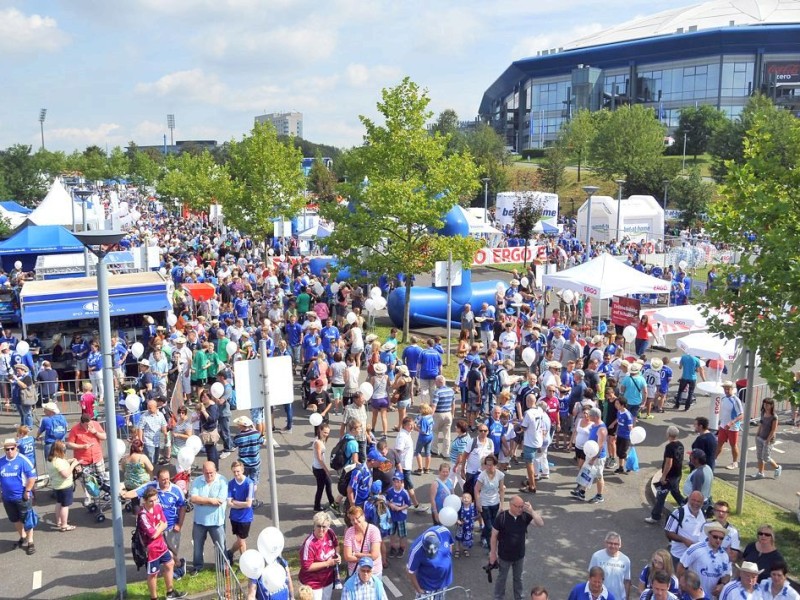 Mehr als Hunderttausend Besucher strömten am Sonntag über das Vereinsgelände auf dem Berger Feld.
