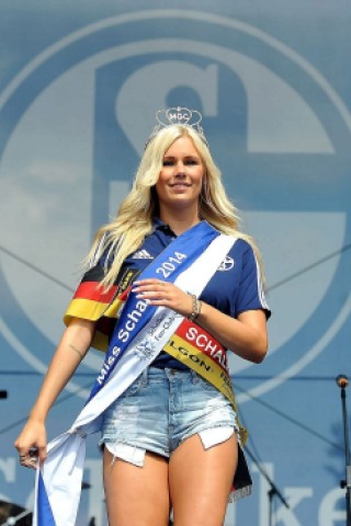 Sie ist die neue Miss Schalke: Ina Heinrichs (19) aus Recklinghausen ist die amtierende Miss Schalke 2014.