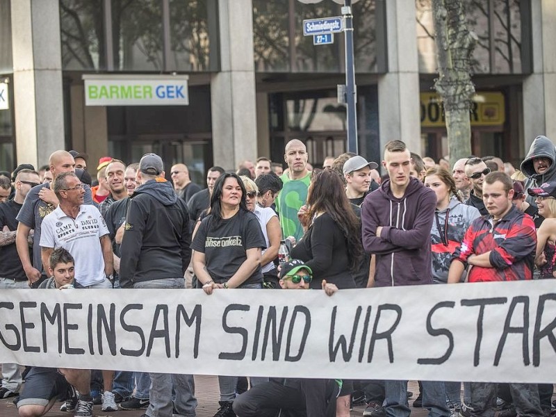 Rund 200 Hooligans trafen sich in der Dortmunder Innenstadt.