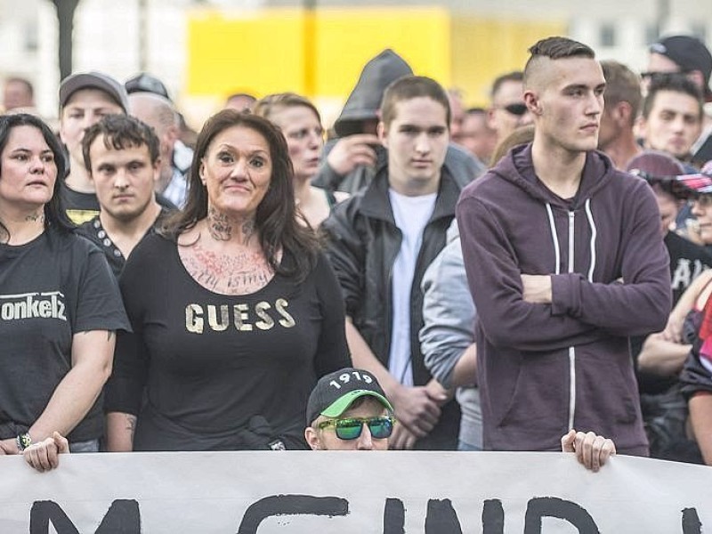 Rund 200 Hooligans trafen sich in der Dortmunder Innenstadt.