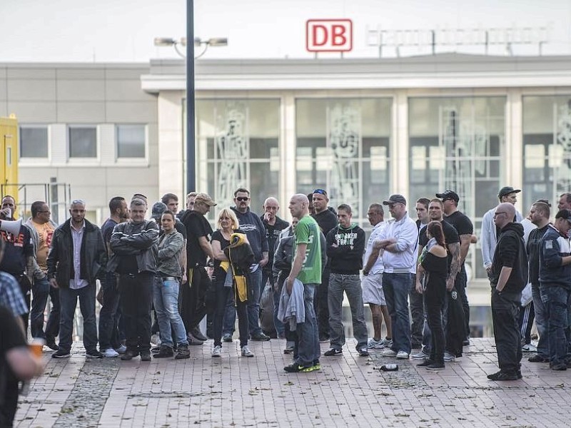 Rund 200 Hooligans trafen sich in der Dortmunder Innenstadt.