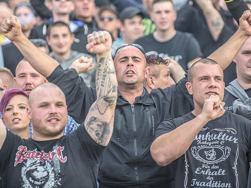 Rund 200 Hooligans trafen sich in der Dortmunder Innenstadt.