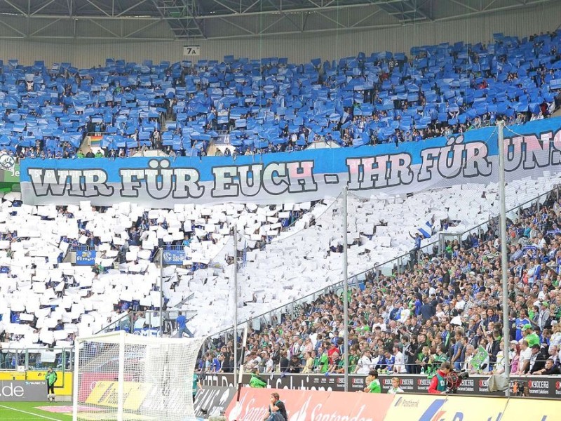 Auswärts-Choreografie der Schalkefans in Mönchengladbach am 13.09.2014.