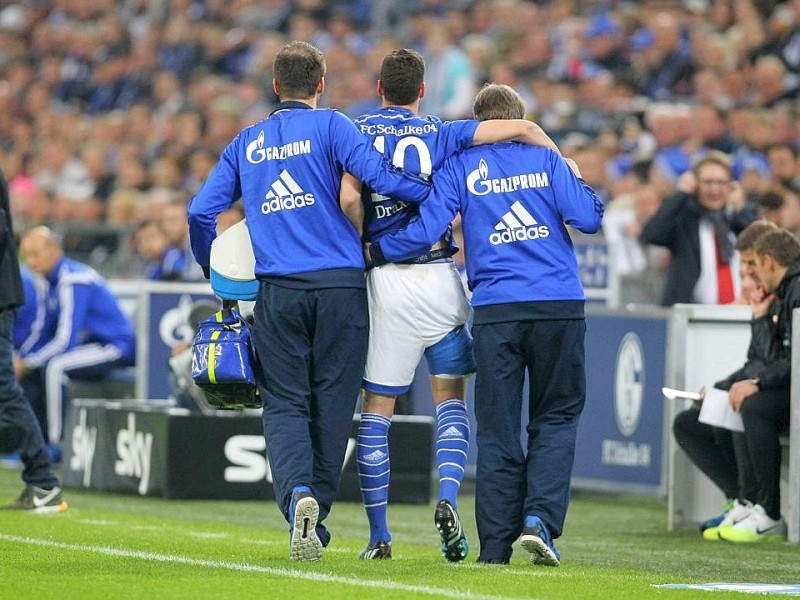 Schalke 04 feierte einen wichtigen, allerdings auch glücklichen 1:0-Sieg gegen den FC Augsburg - und musste diesen Sieg teuer bezahlen: Julian Draxler verletzte sich wohl schwer am Oberschenkel.