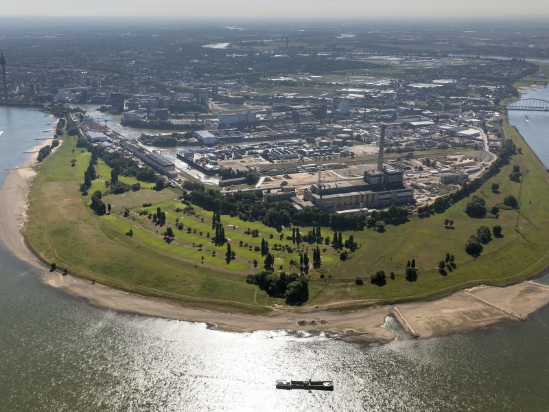 Rheinbogen und Golfplatz Lausward Kraftwerk Lausward,  Düsseldorf, Niederrhein, Nordrhein-Westfalen, Deutschland, Europa