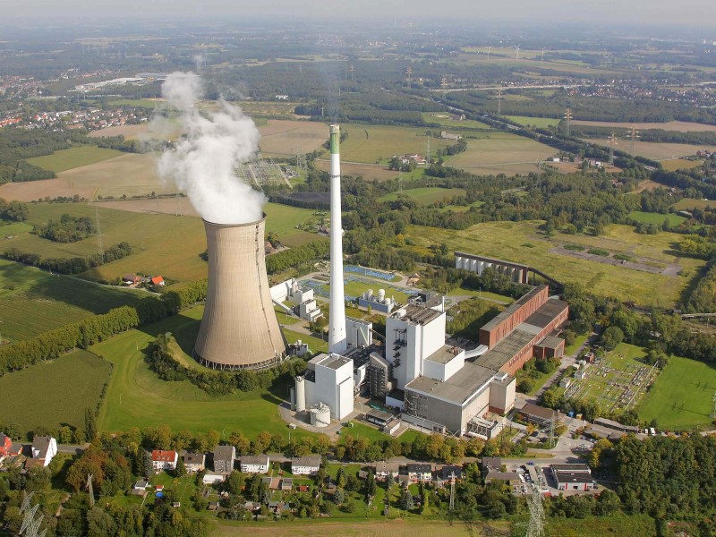 Kraftwerk Knepper in Dortmund Mengede (530 KW) – hinten links Trianel in Lünen