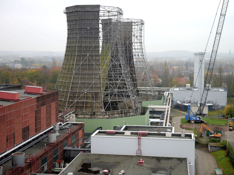Die Kühltürme des stillgelegten Eon-Kraftwerks Shamrock in Herne am 20. November 2014. Das neue Kraftwerk in Datteln soll das Shamrock ersetzen – aber es gilt Baustopp.