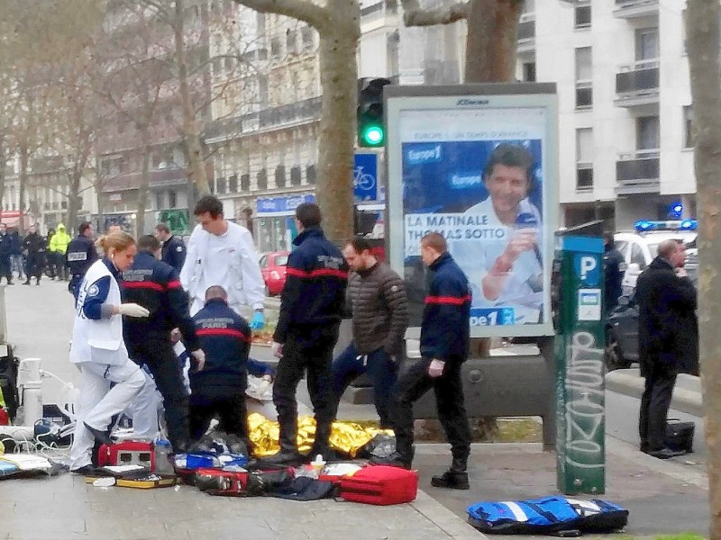 ... waren am Mittwoch zwölf Menschen getötet und mehrere weitere lebensgefährlich verletzt worden.