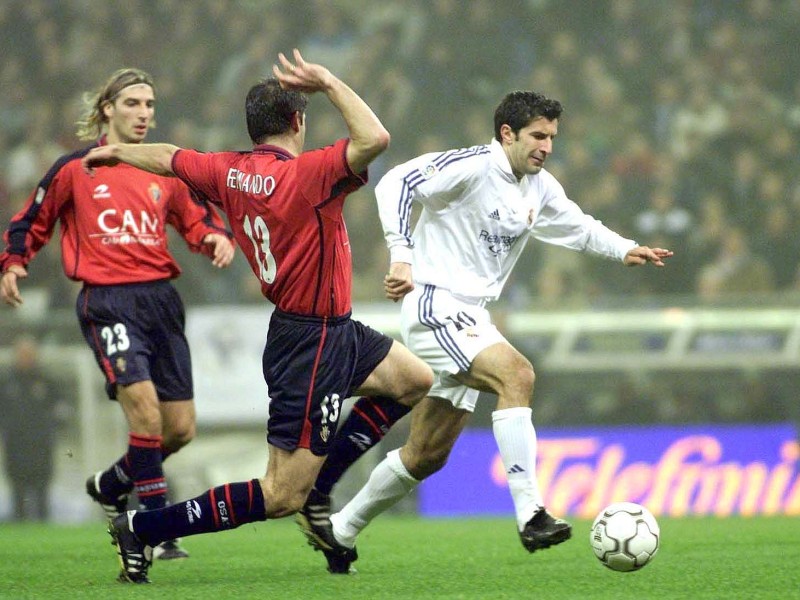 Weltfußballer des Jahres 2001: Luís Figo (r., Portugal).