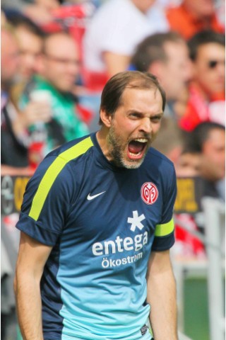 ... ein Jahr später aber schon bei den Profis. Er folgte auf Jørn Andersen, der nach dem Ausscheiden im DFB-Pokal entlassen worden war.