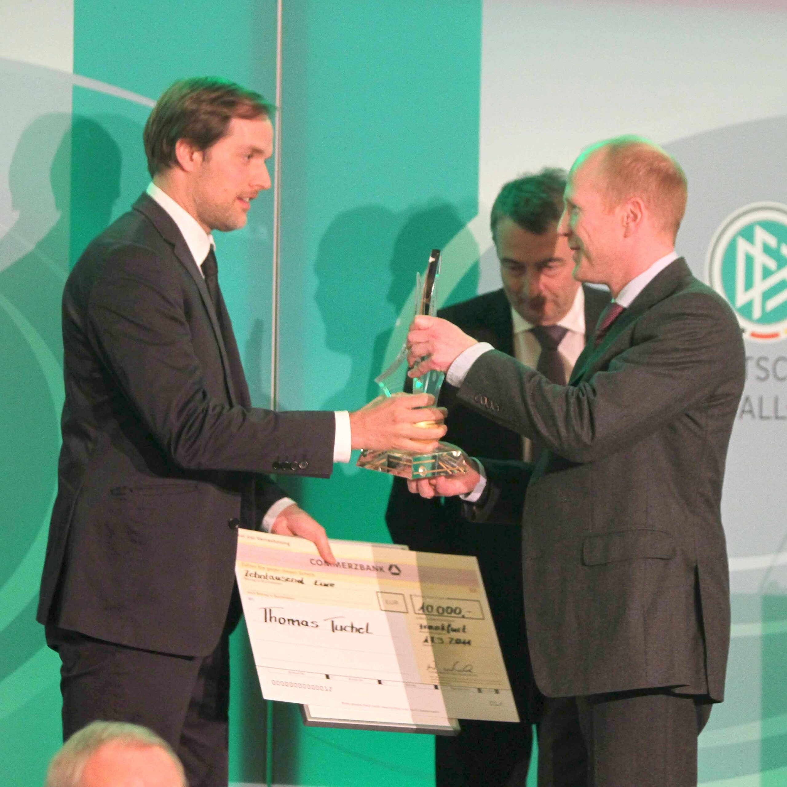 ... den mit 10.000 Euro dotierten Trainerpreis des Deutschen Fußball-Bundes. Der Preis würdigt herausragende ...