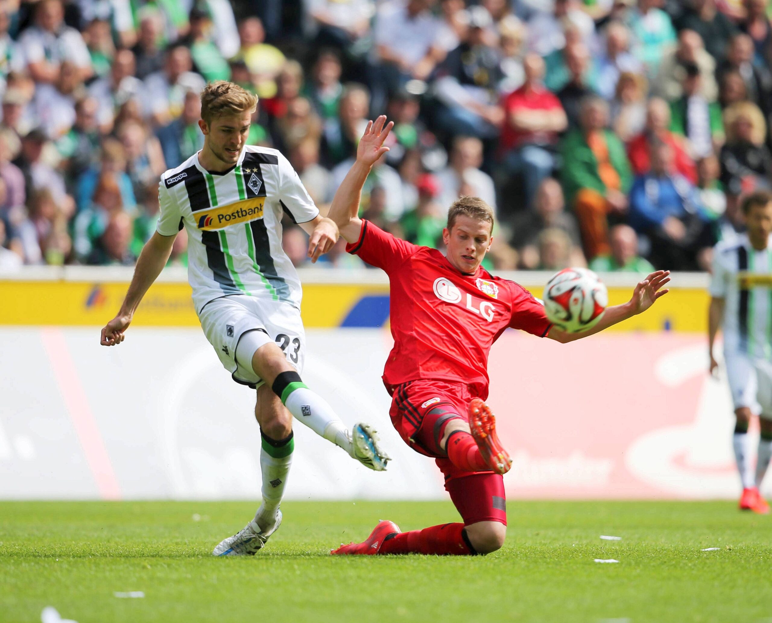 Borussia Mönchengladbach schlägt Bayer Leverkusen mit 3:0.