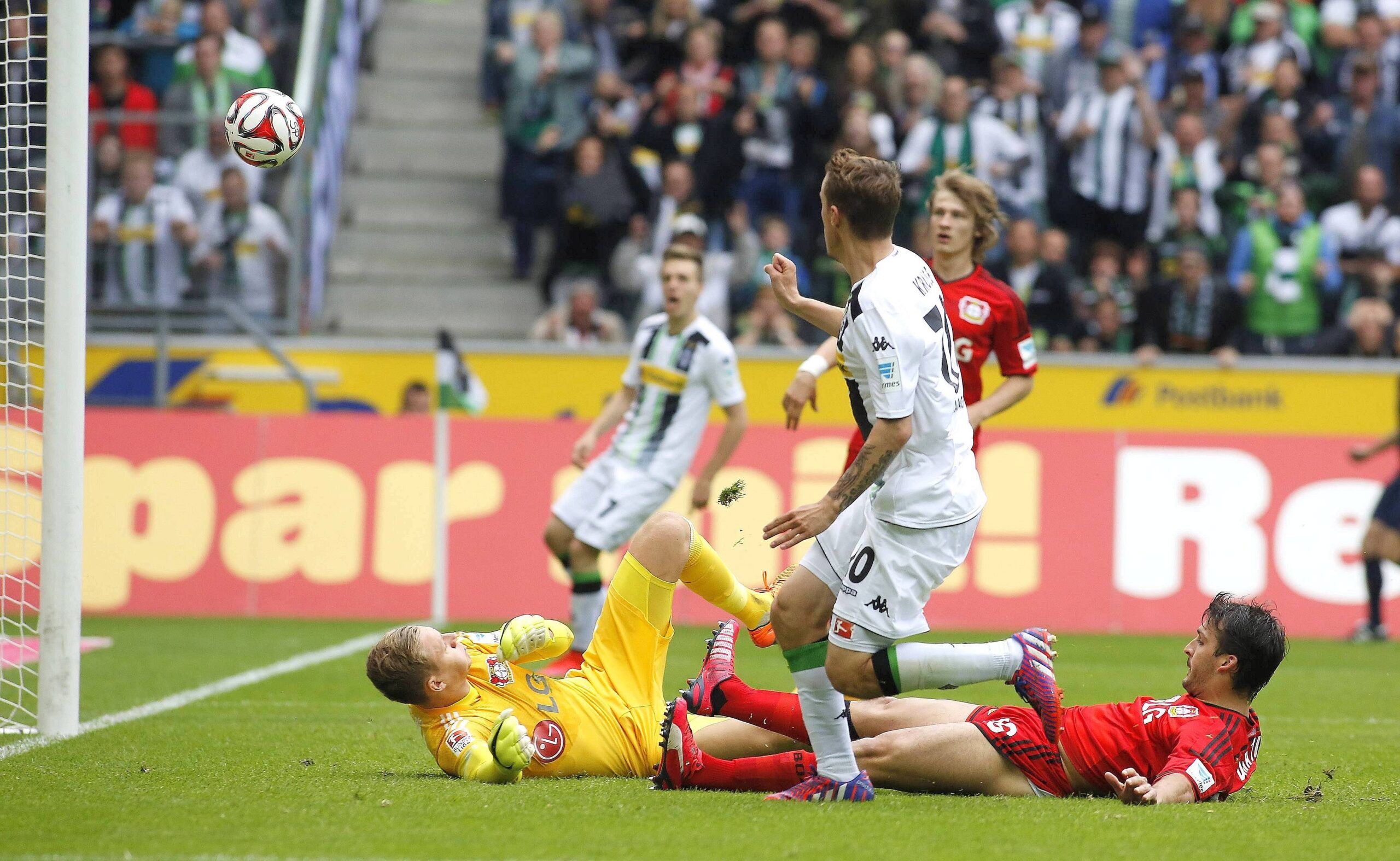 Borussia Mönchengladbach schlägt Bayer Leverkusen mit 3:0.