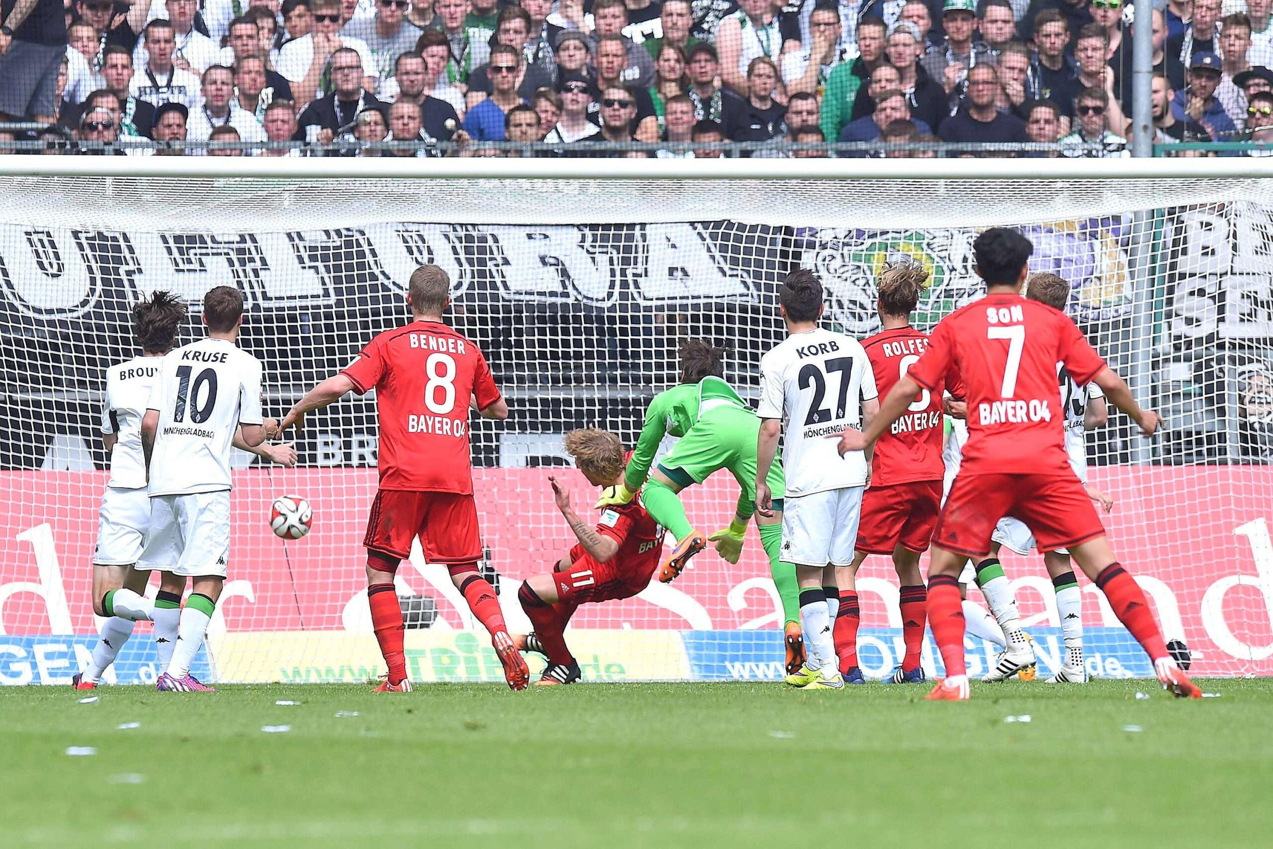 Borussia Mönchengladbach schlägt Bayer Leverkusen mit 3:0.