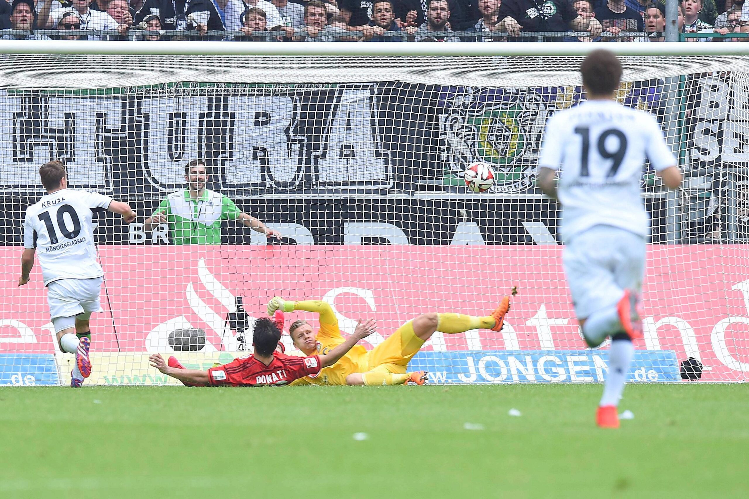 Borussia Mönchengladbach schlägt Bayer Leverkusen mit 3:0.