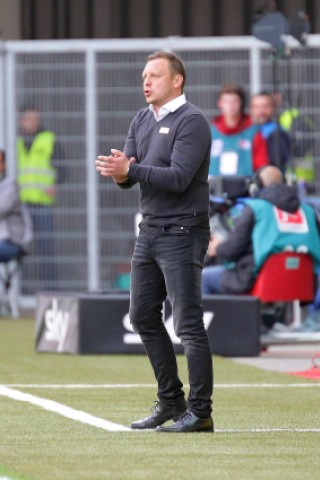 Seine Trainerlaufbahn begann der Niedersachse 2010 in der Jugend des TuS Altwarmbüchen und coachte ab 2011 den TSV Havelse.