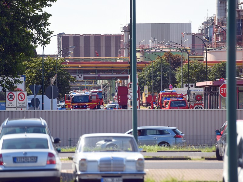 ...ist eingestürzt. Feuerwehr und Rettungsdienst waren mit 130 Kräften vor Ort, darunter auch Unterstützung aus Duisburg.