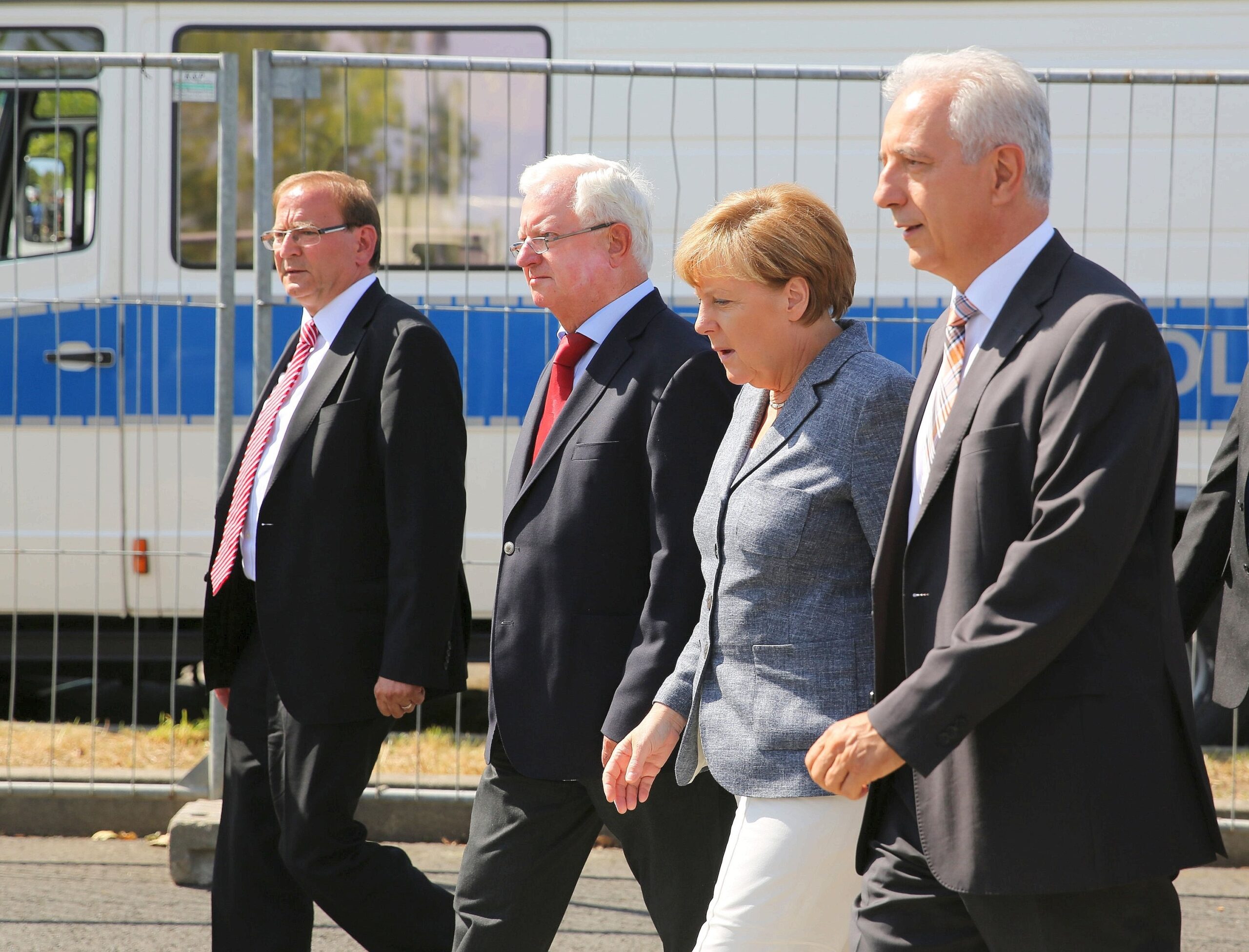 Ein Zeichen nach den Angriffen auf Flüchtlinge und Polizisten: Bundeskanzlerin Angela Merkel hat die Flüchtlingsunterkunft in Heidenau (Sachsen) besucht.