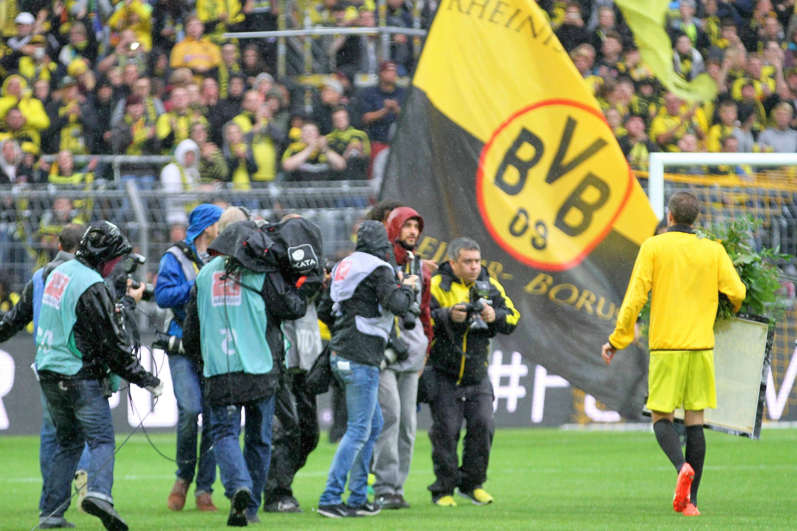 Beim Abschiedsspiel von Leonardo Dede kamen viele ehemalige BVB- und Bundesliga-Stars zusammen, um den Brasilianer zu feiern.