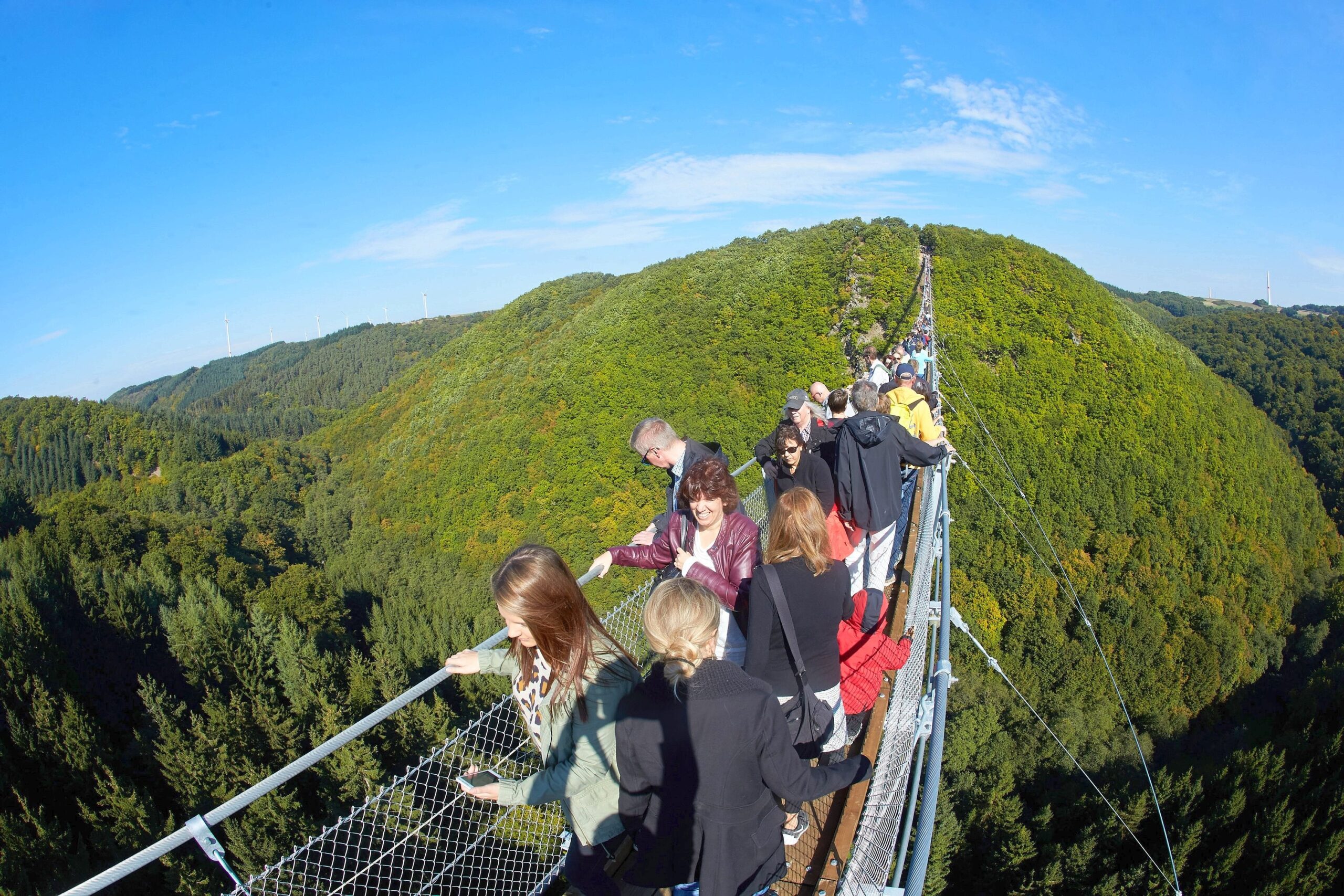 ...Der Weg über die Brücke ist angeschlossen an den Saar-Hunsrück-Steig...