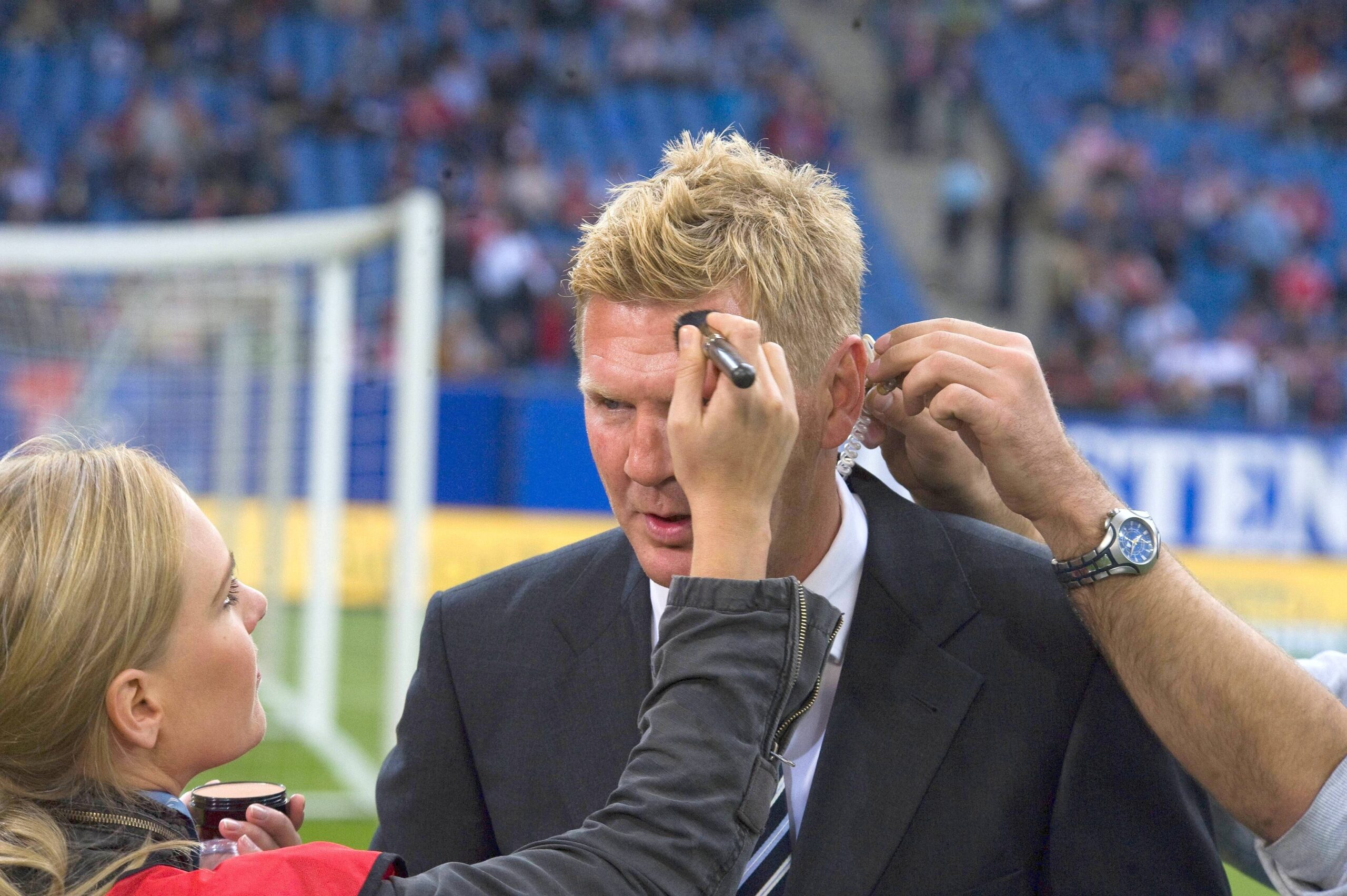 Nach dem Ende seiner aktiven Laufbahn blieb Effenberg dem Fußball erhalten. Als Experte und Co-Kommentator begleitete er fortan für den Pay-TV-Sender Sky nationale und internationale Partien und erarbeitete sich mit präzisen Analysen Respekt.
