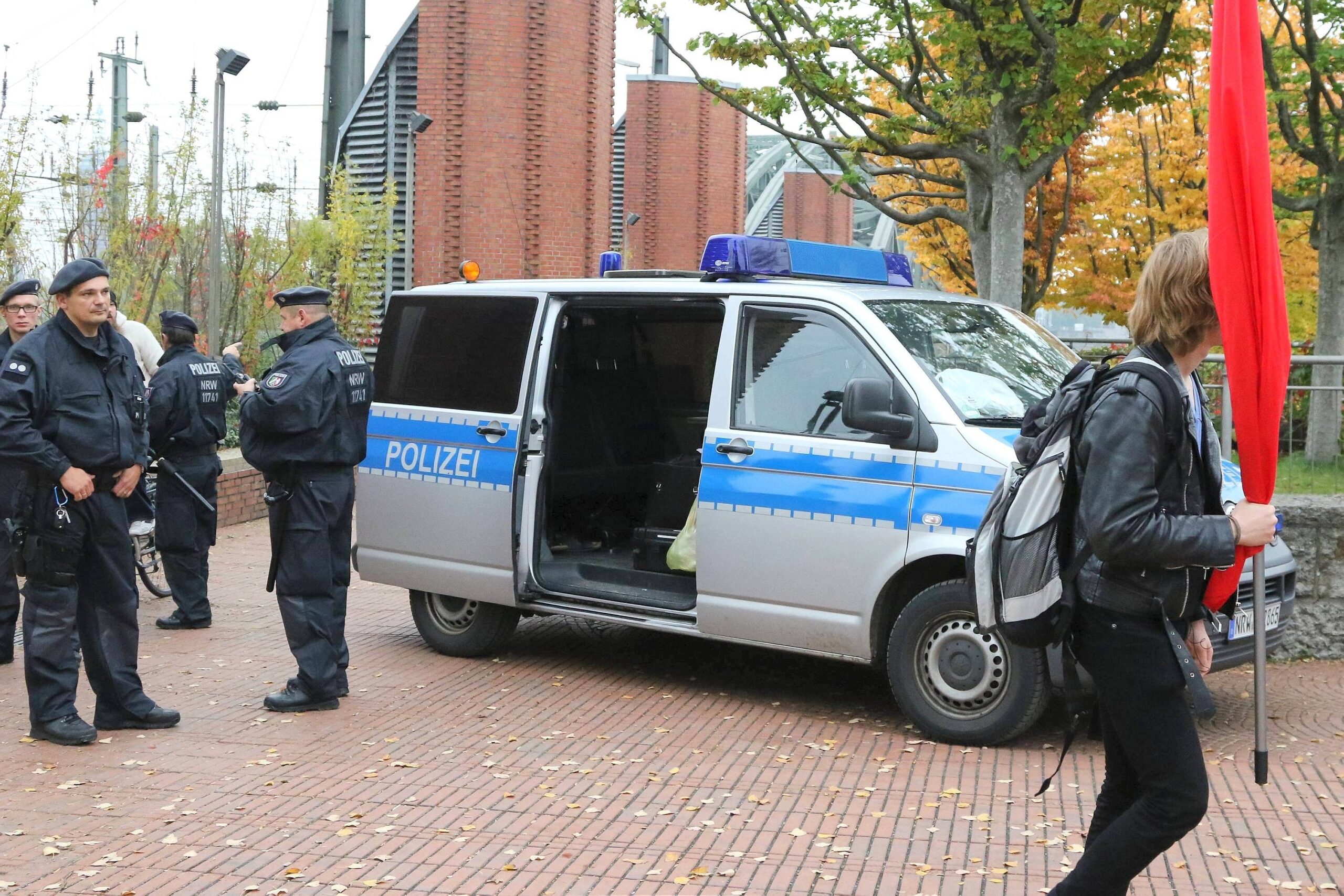 Die Polizei war mit einem Großaufgebot an Einsatzkräften vor Ort.