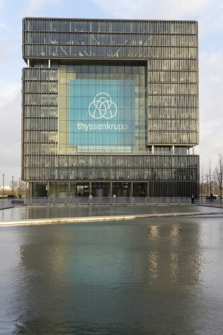 Die Thyssen-Krupp-Zentrale mitz dem neuen Logo.