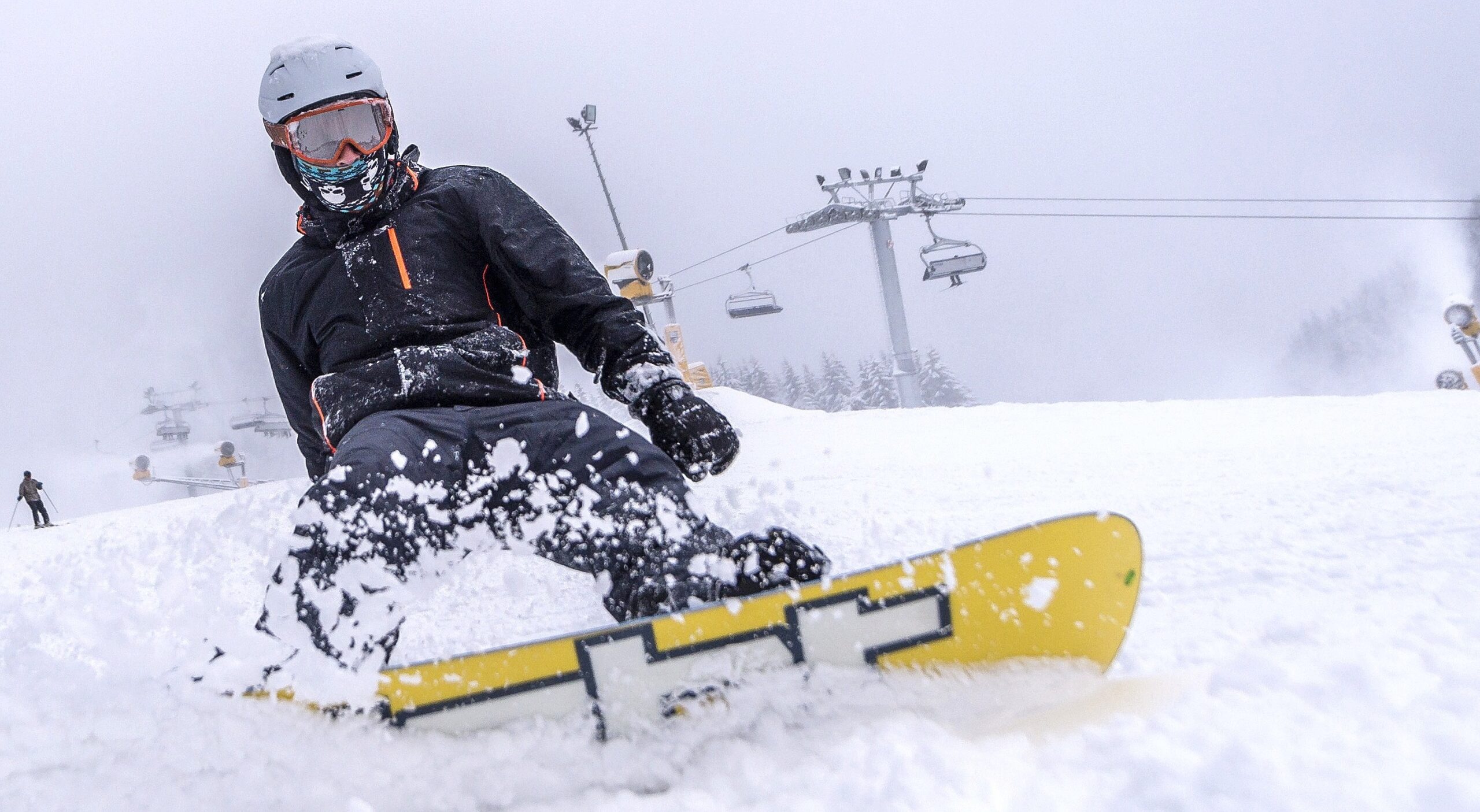 Dichter Nebel machte am Freitag den Ski Fans zu schaffen. Auf den meisten Pisten waren die Sichtbedingungen recht dürftig.