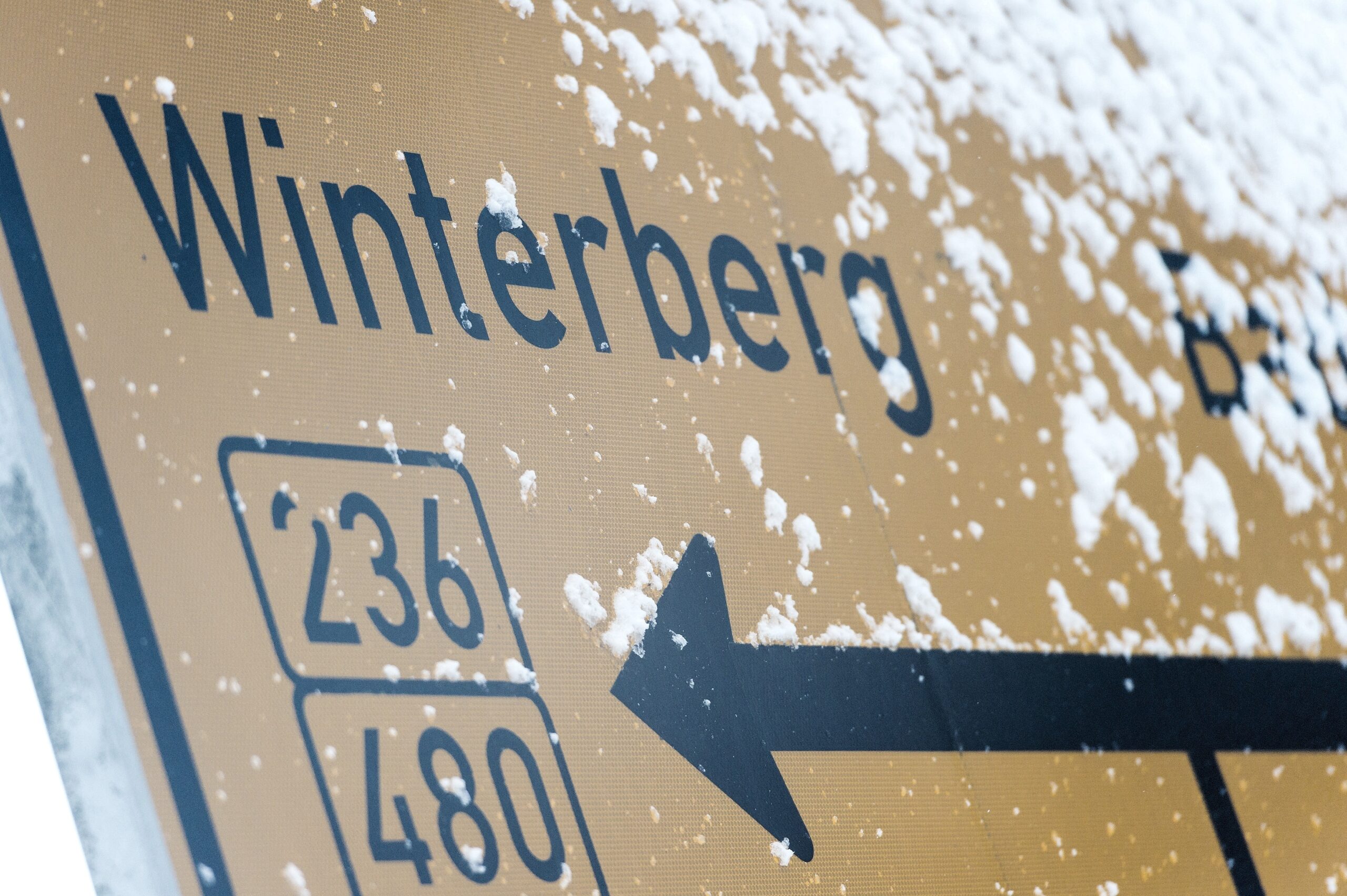 Dichter Nebel machte noch am Freitag den Skifreunden in Winterberg zu schaffen. Auf den meisten Pisten waren die Sichtbedingungen recht dürftig.
