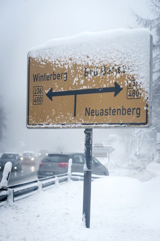 Dichter Nebel machte am Freitag den Ski Fans zu schaffen. Auf den meisten Pisten waren die Sichtbedingungen recht dürftig.