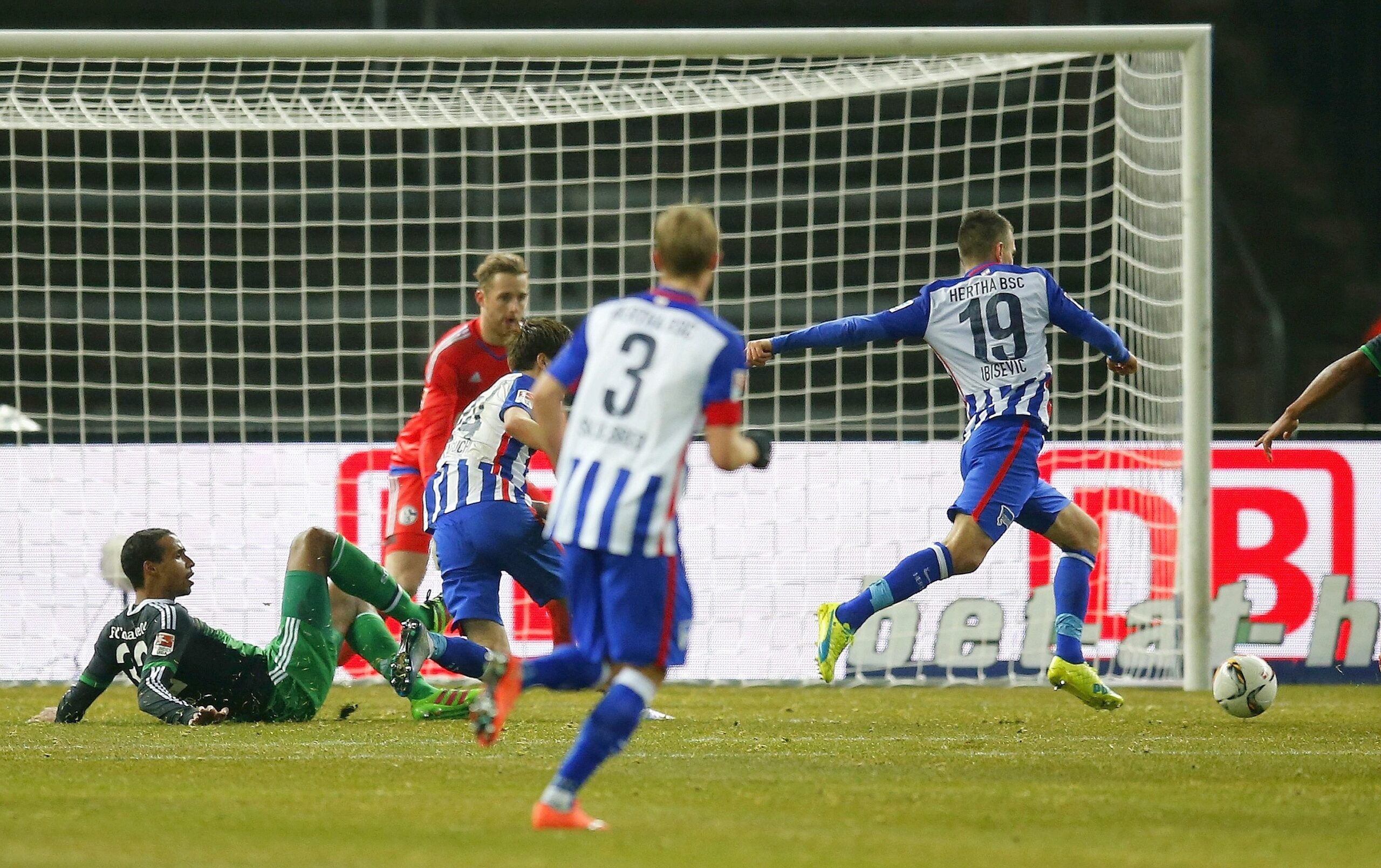 Schalke 04 verlor das Verfolgerduell bei Hertha BSC verdient mit 0:2. Ibisevic und Stark trafen für den Tabellendritten aus Berlin.