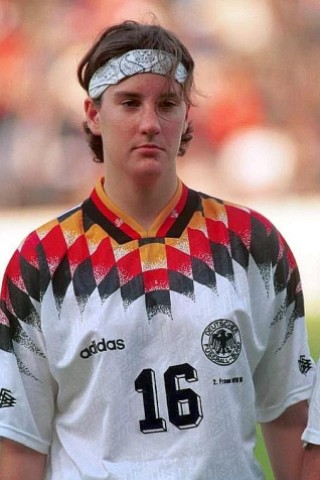 Birgit Prinz im Jahr 1995 als junge Nationalspielerin. Die Stürmerin ...
