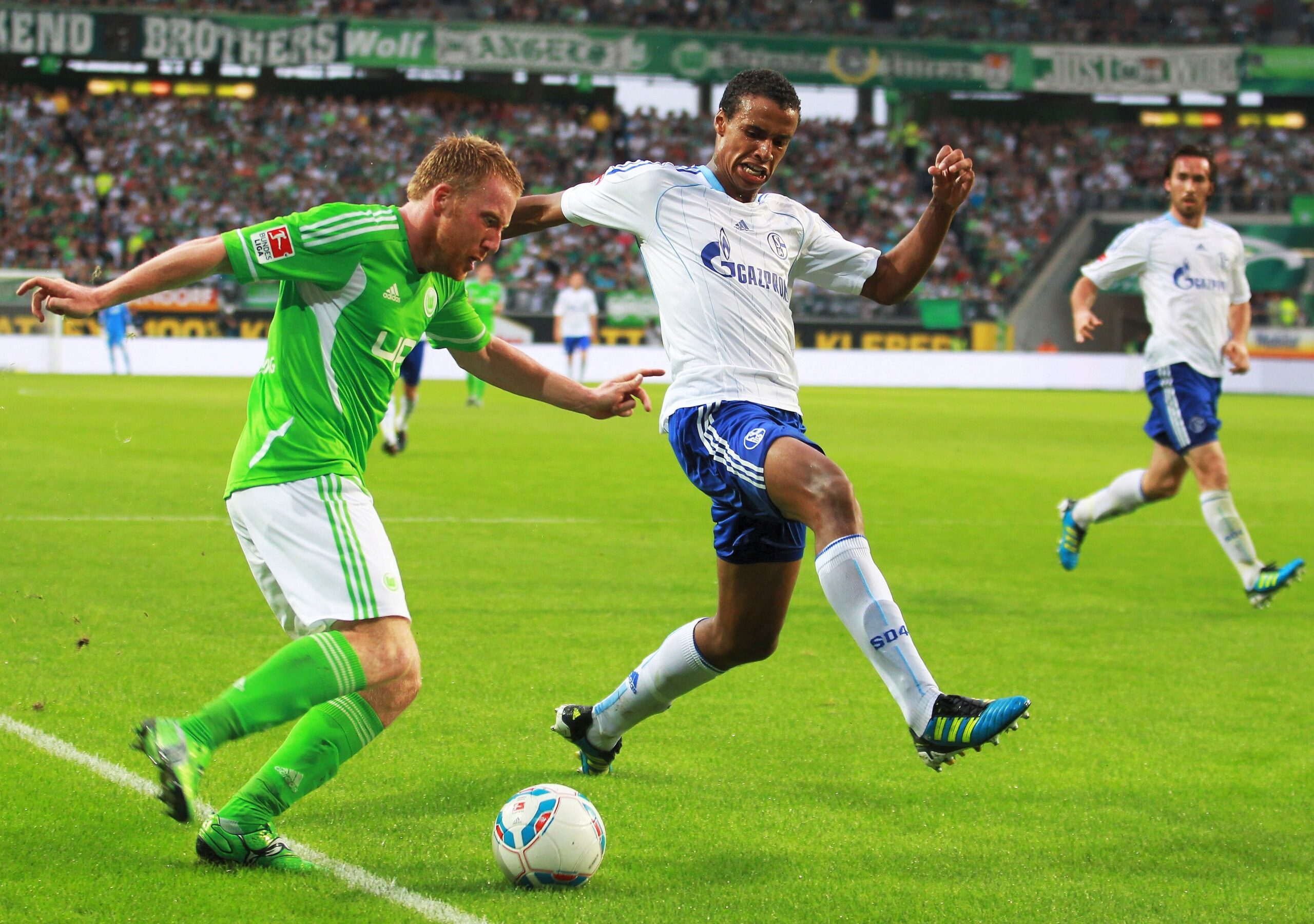 VfL Wolfsburg gegen Schalke 04, Endstand 2:1. Patrick Ochs gegen Joel Matip.