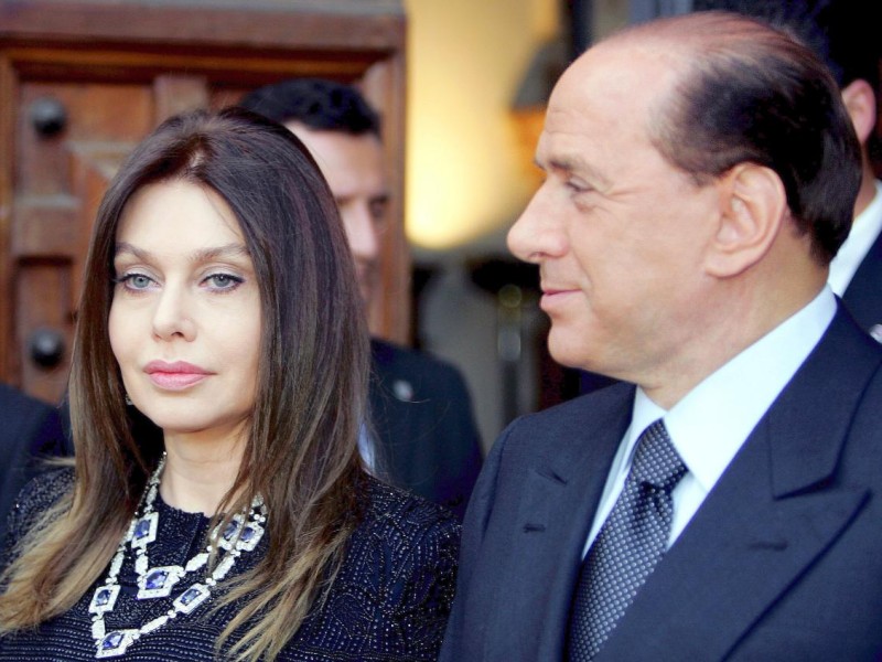 ...Veronica Lario hat sich durch Berlusconis zahlreiche Eskapaden abgekühlt. Häufig genug trugen sie ihre Streitigkeiten...