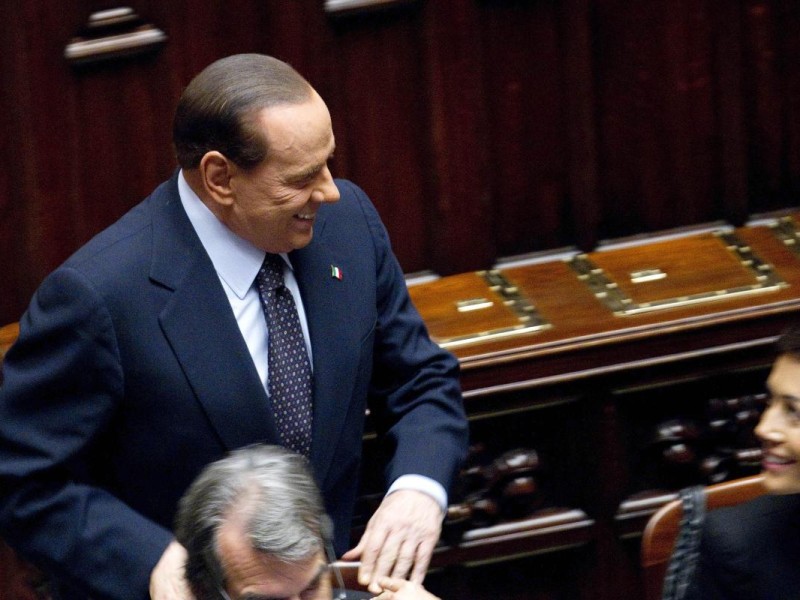 ...zuvor an Misswahlen teilgenommen und nackt bei Fotoshootings posiert. Berlusconi selbst machte nie einen Hehl aus...