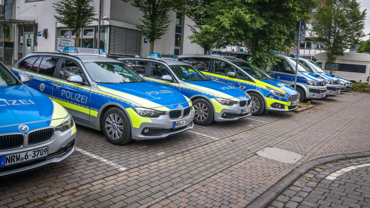 Streifenwagen vor der Polizei in Münster-Hiltrup.