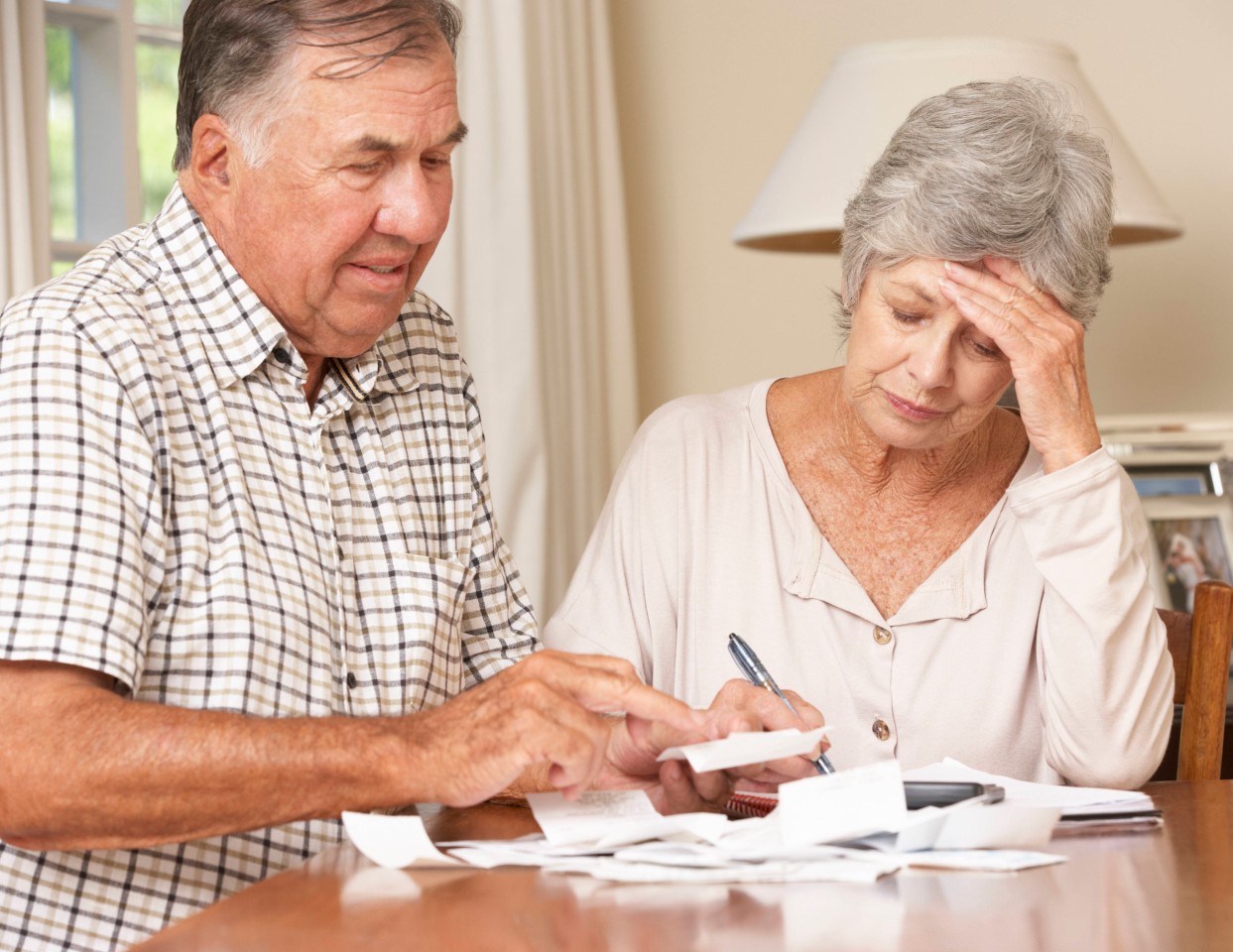 Rente: Viele Renten-Bezieher hatten sich schon auf satte Erhöhungen gefreut. Dem wird nun ein Dämpfer gesetzt. (Symbolbild)