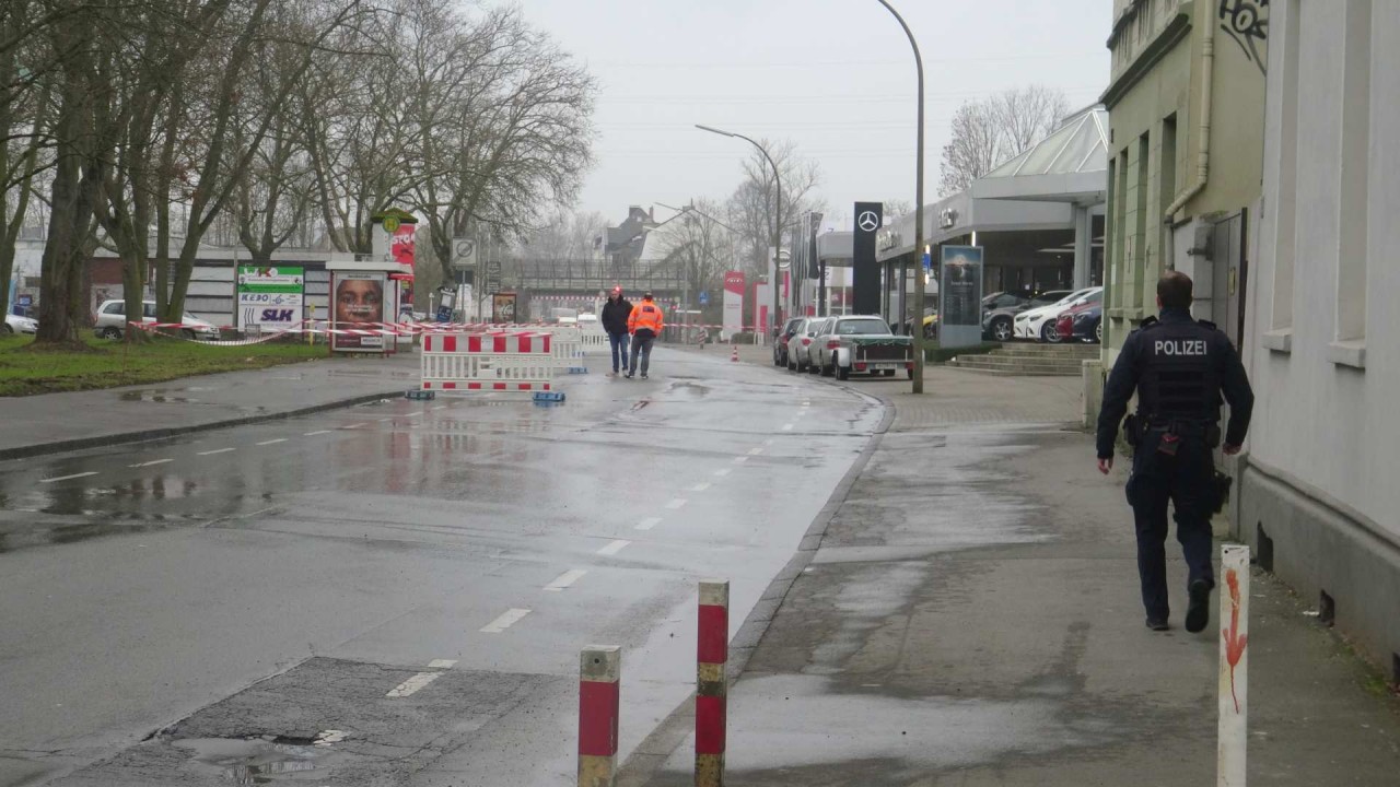 In Dortmund ist es am Donnerstagmorgen zu einem Rohrbruch gekommen. Eine wichtige Verbindungsstraße ist gesperrt. 