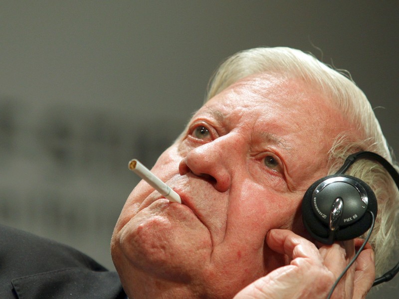Auch wenn ihm seit Jahren das Hörvermögen immer mehr verloren ging, nahm Helmut Schmidt weiterhin gelegentlich an öffentlichen Veranstaltungen teil. 
