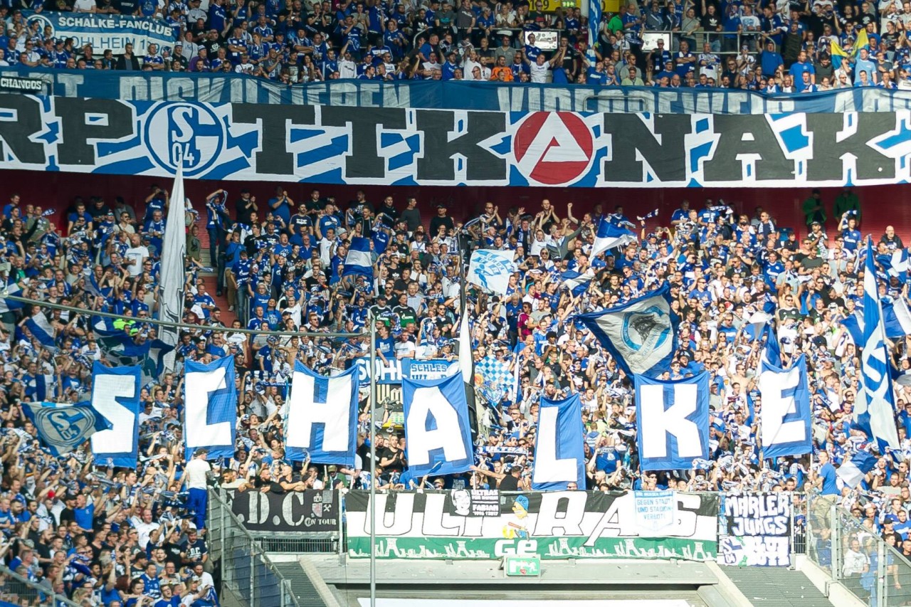 Die Schalke-Fans feierten am Samstagnachmittag den dritten Pflichtspielsieg nacheinander.