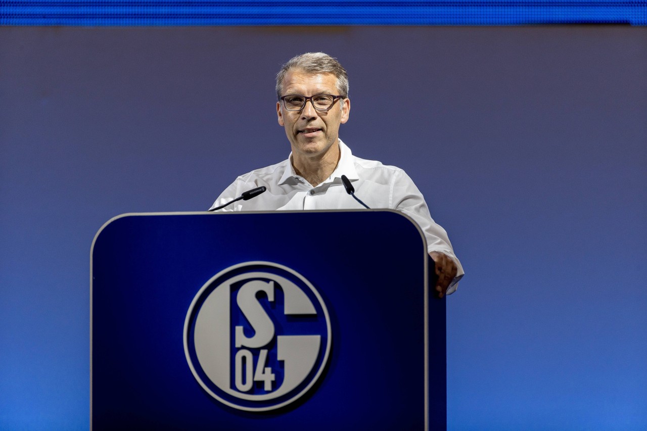 Peter Knäbel hat sich mit emotionalen Worten an die Schalke-Fans gerichtet.