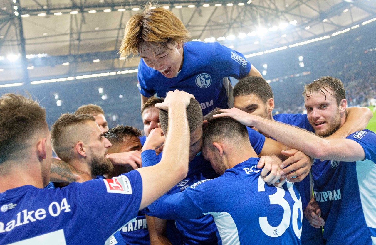 Er kam als No-Name – jetzt sticht Ko Itakura beim FC Schalke 04 durch gute Leistungen hevor.