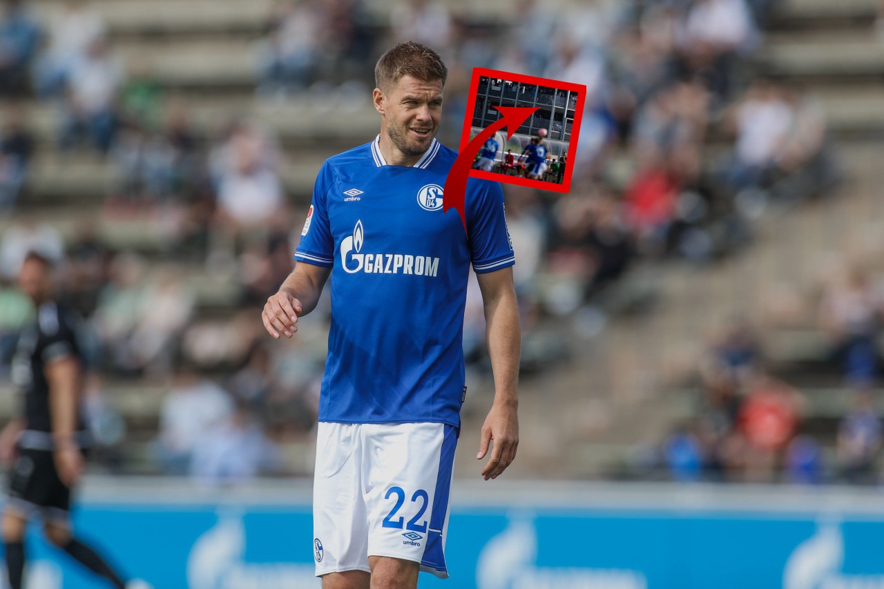 Beim FC Schalke 04 wussten sich die Fans, die kein Ticket für das Testspiel bekommen hatten, zu helfen.