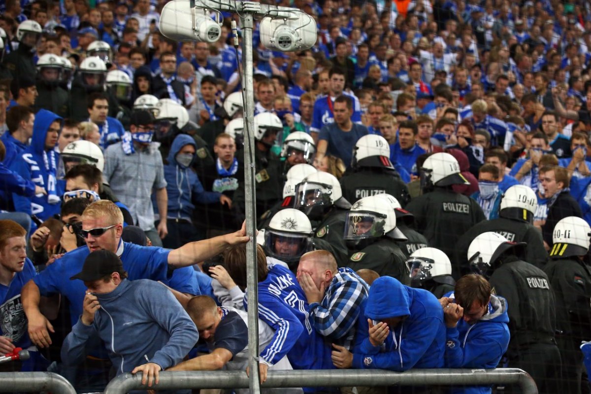 schalke-polizei-paok-saloniki.jpg