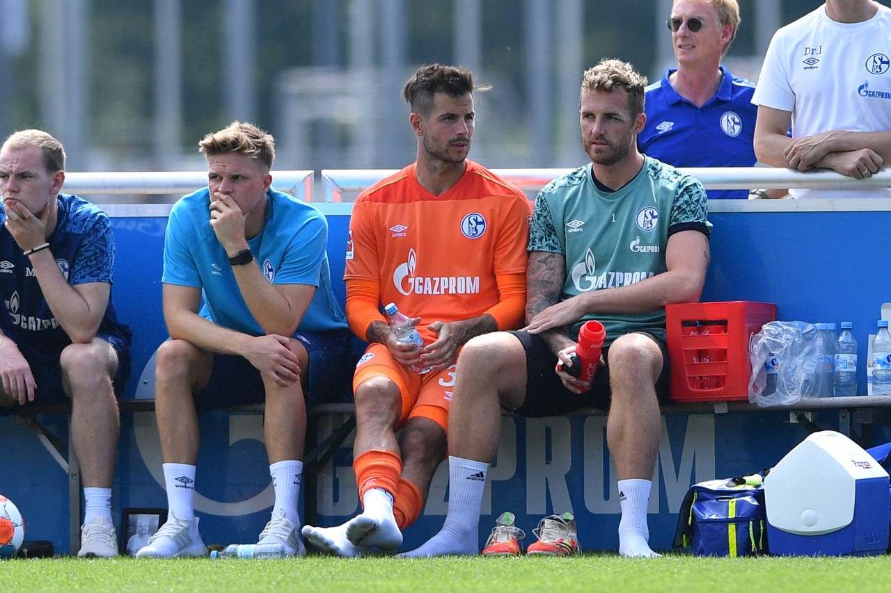 Beim FC Schalke 04 bahnt sich eine irre Wende um die eigentlich geklärte Torwart-Frage an.